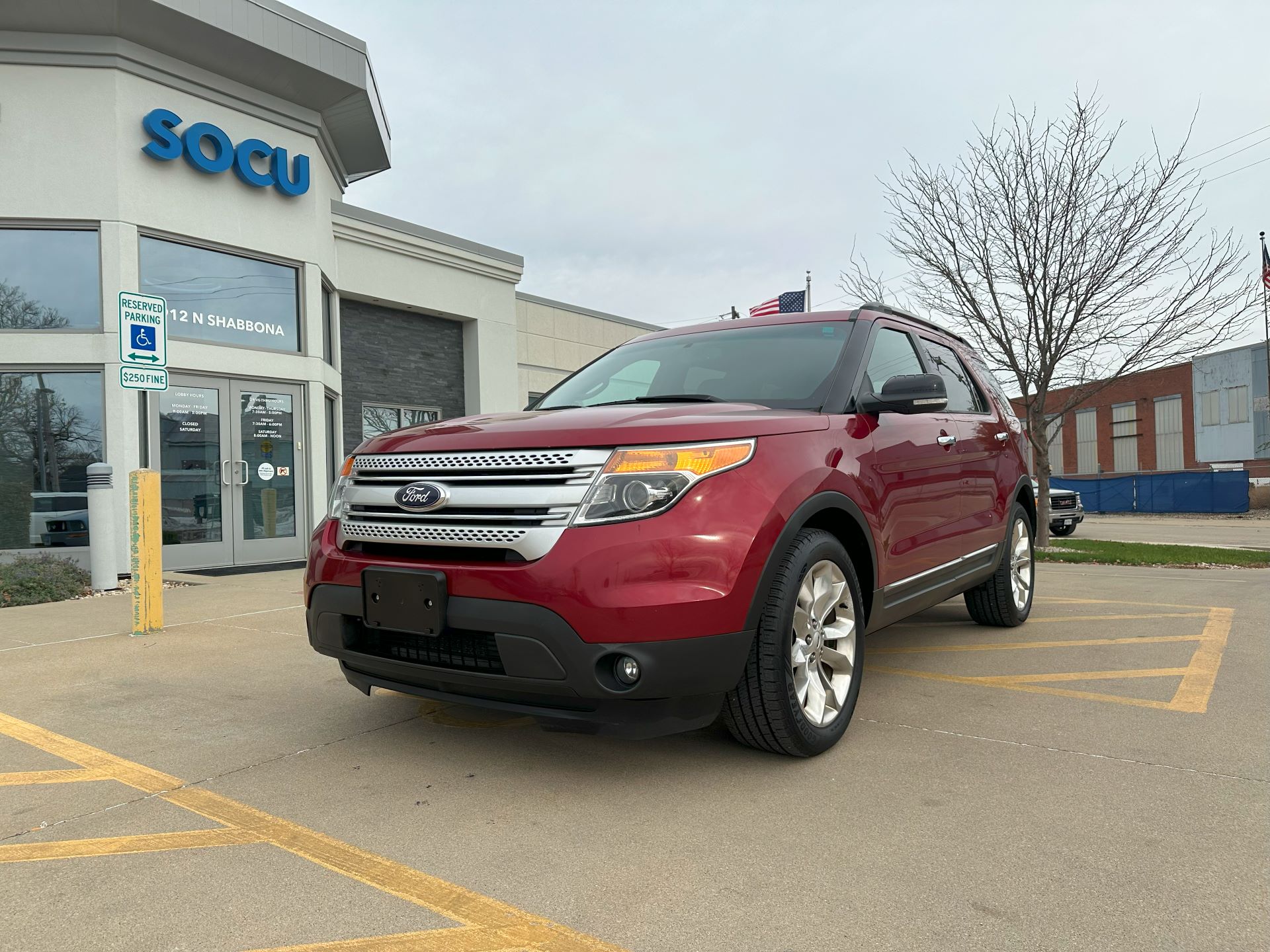 2015 Ford Explorer- Red